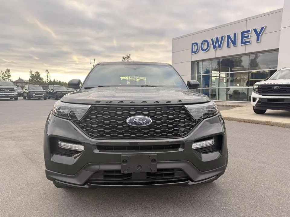 Ford Explorer 2022 photo 2