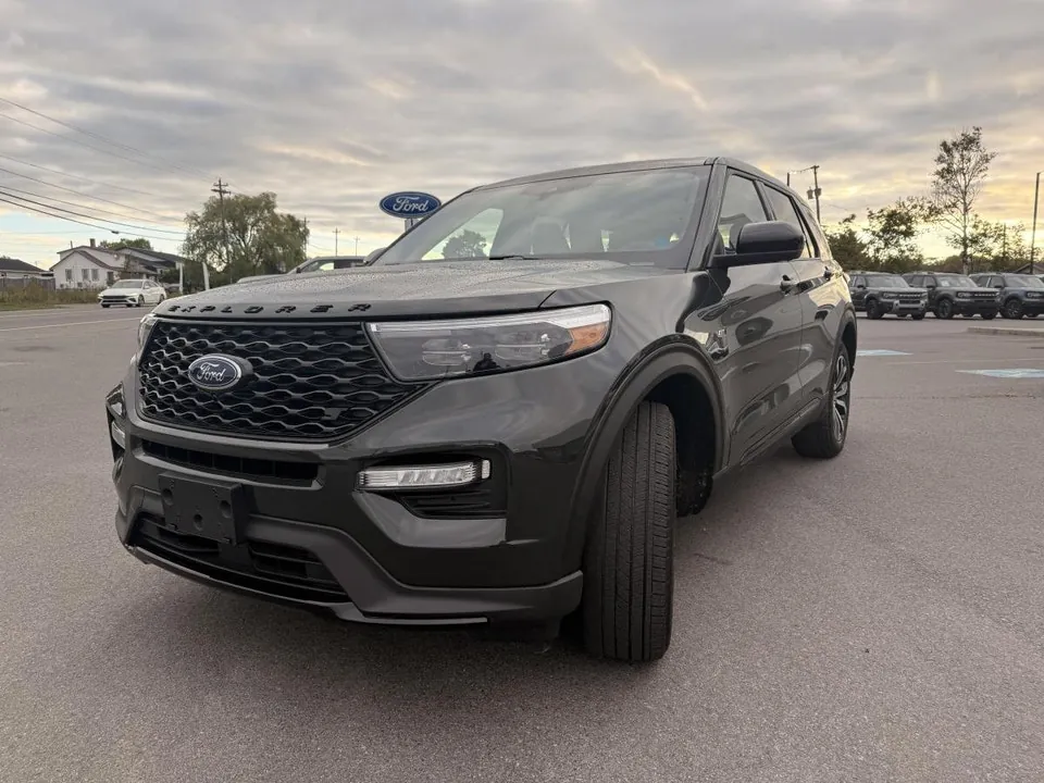 Ford Explorer 2022 photo 3
