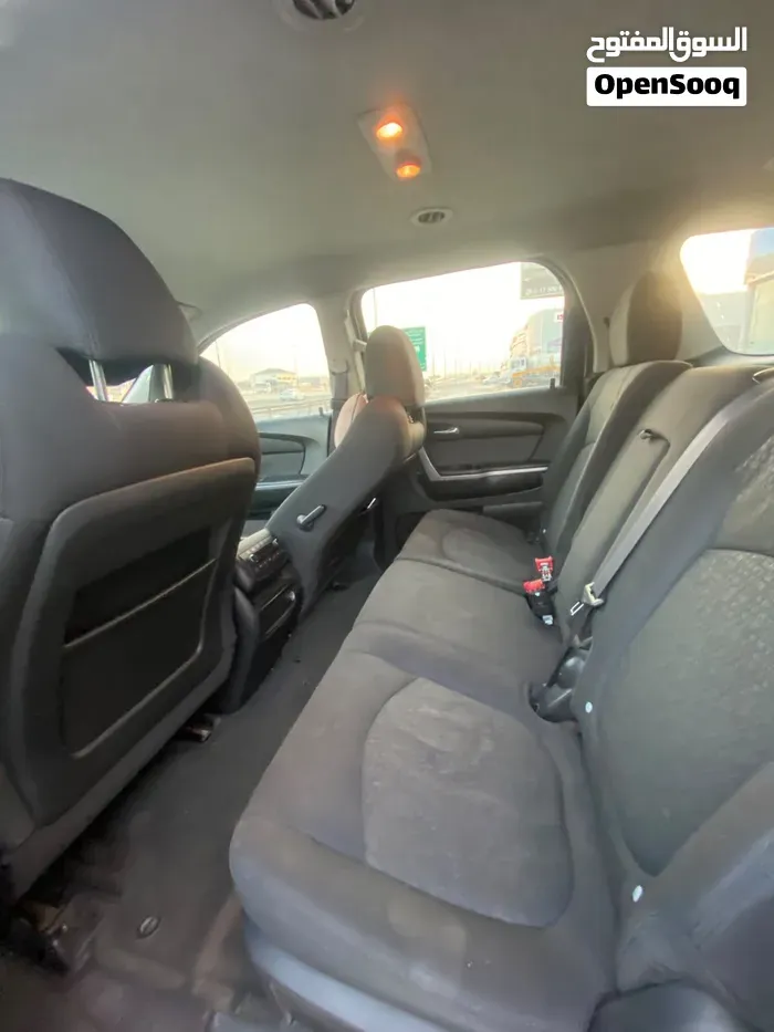 GMC Acadia 2011 photo 2