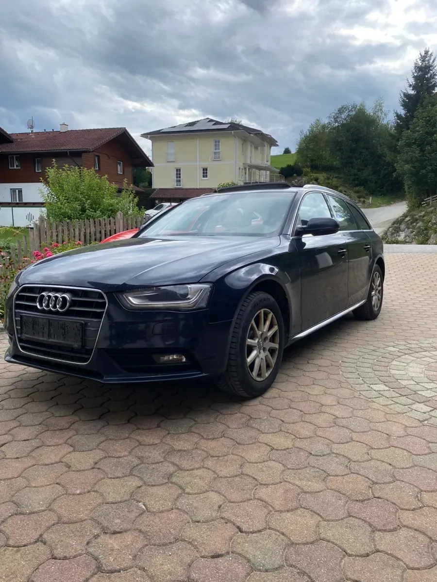 Audi A4 2012 photo 2