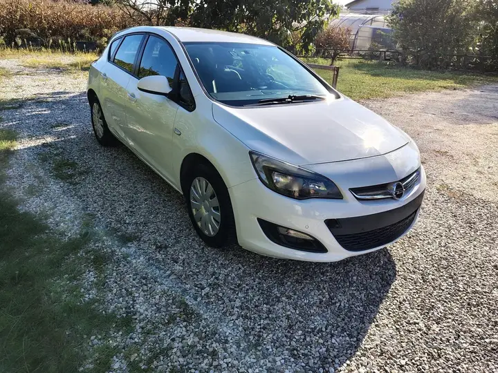 Opel Astra 2015 photo 3