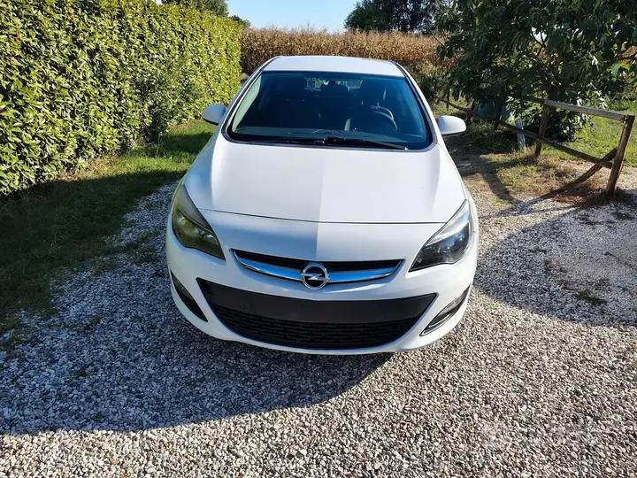 Opel Astra 2015 photo 2