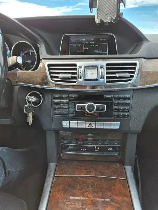 Mercedes-Benz E 220