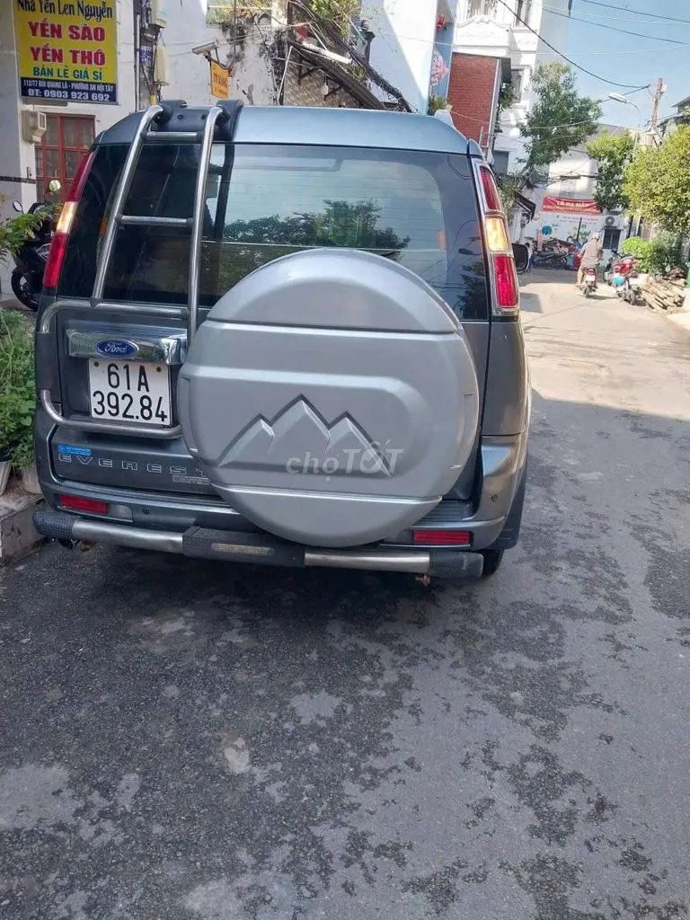Ford Everest 2010 photo 2