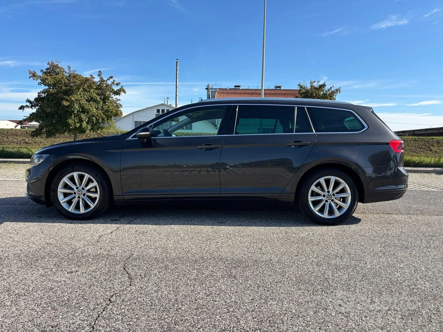 Volkswagen Passat 2022 photo 2