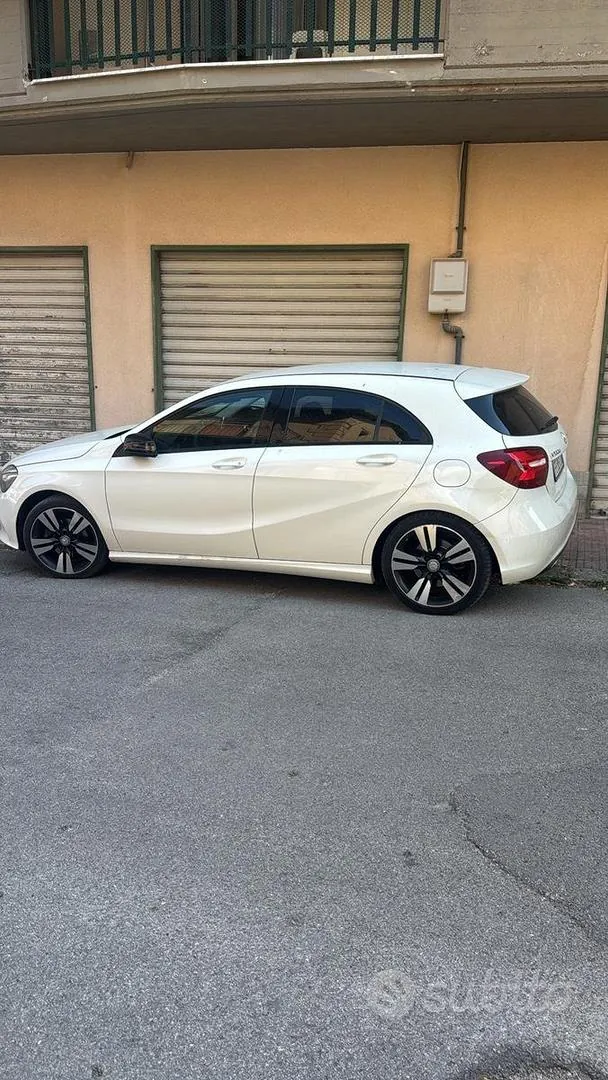 Mercedes-Benz A 2016 photo 2