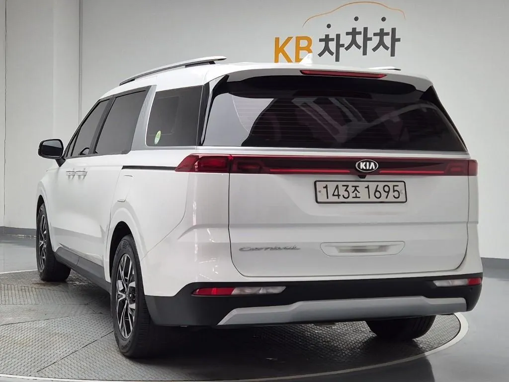 Kia Carnival 2021 photo 2