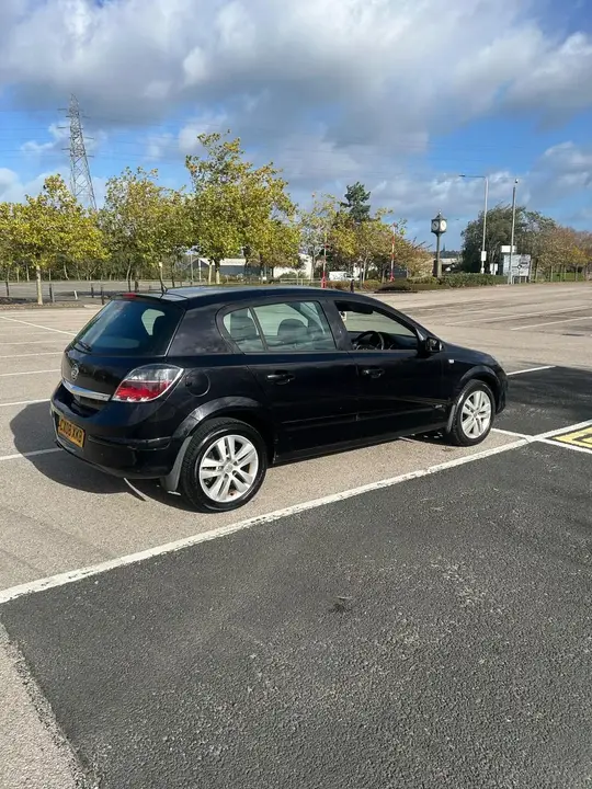 Vauxhall Astra 2008 photo 2
