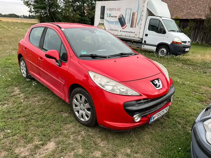 Peugeot 207 2009 photo 2