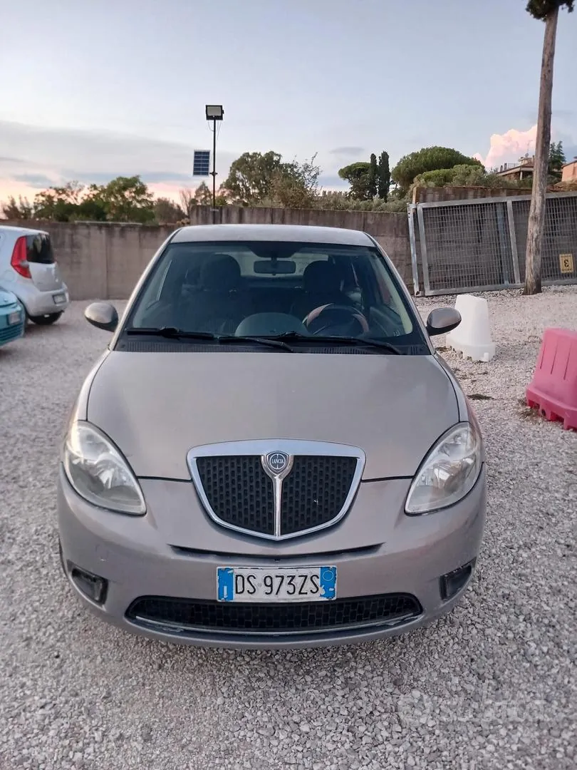 Lancia Ypsilon