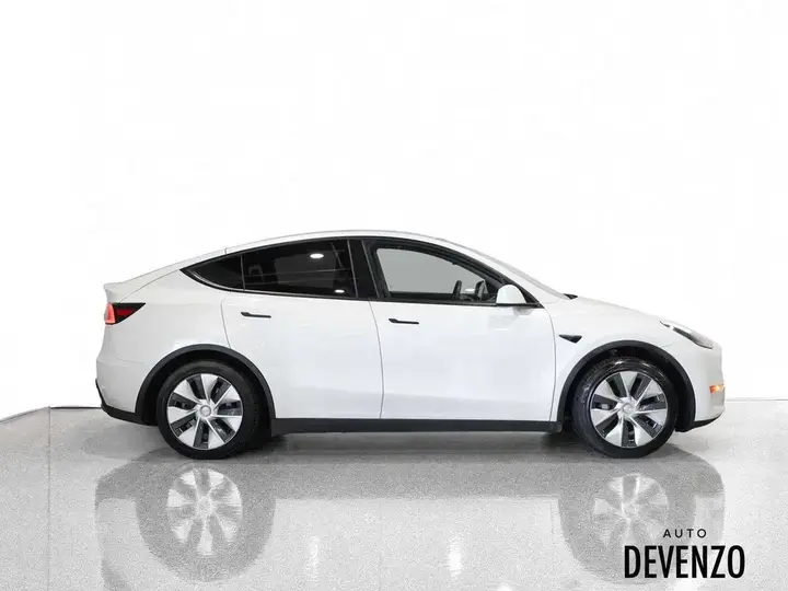 Tesla Model Y 2021 photo 2