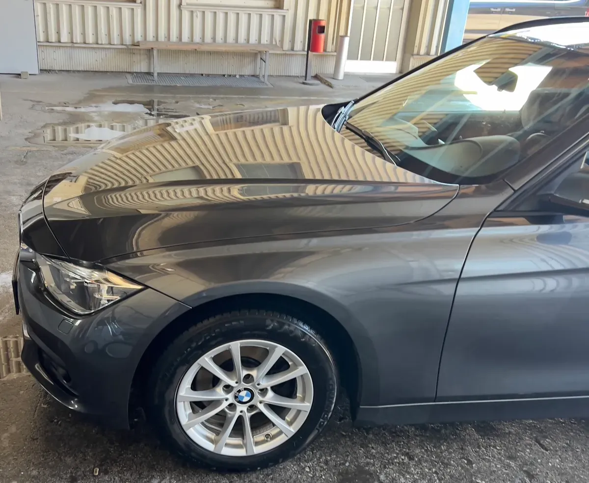BMW 3 Series 2017 photo 2