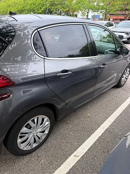 Peugeot 208 2019 photo 3