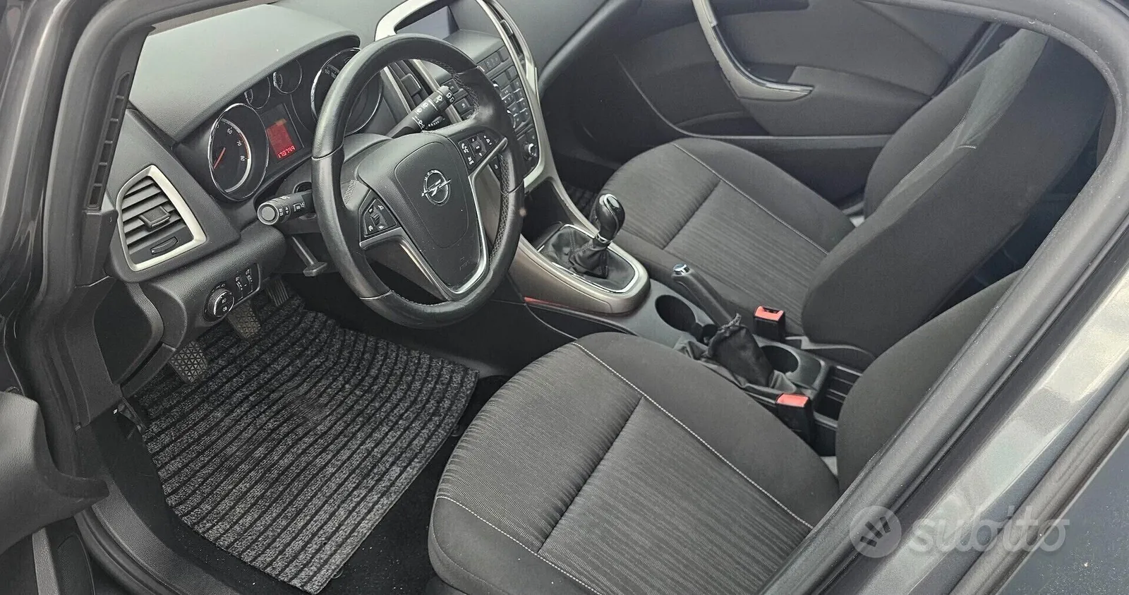 Opel Astra 2013 photo 5