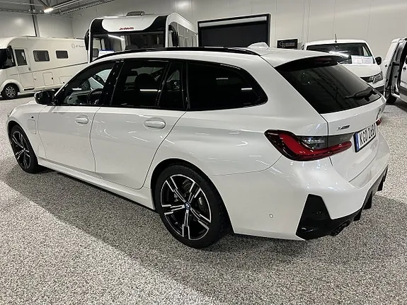 BMW 330E 2024 photo 2