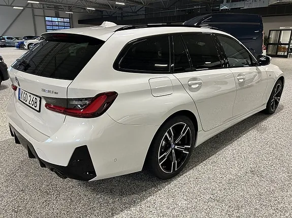 BMW 330E 2024 photo 4