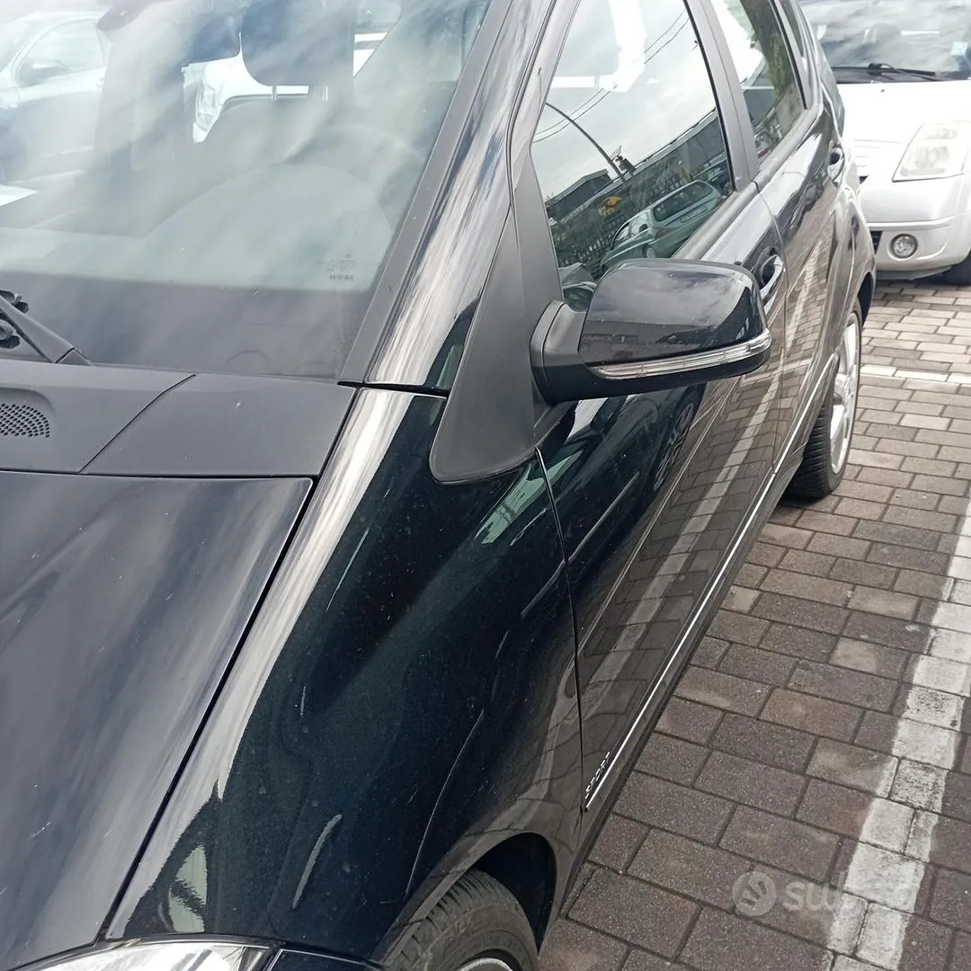 Mercedes-Benz A-Class 2011 photo 2