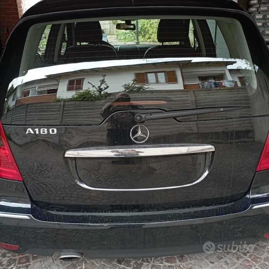 Mercedes-Benz A-Class 2011 photo 3