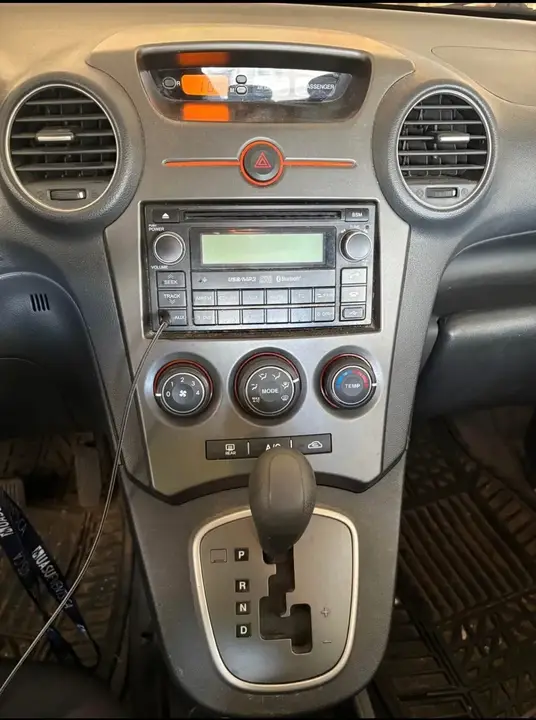 Kia Rondo 2009 photo 2