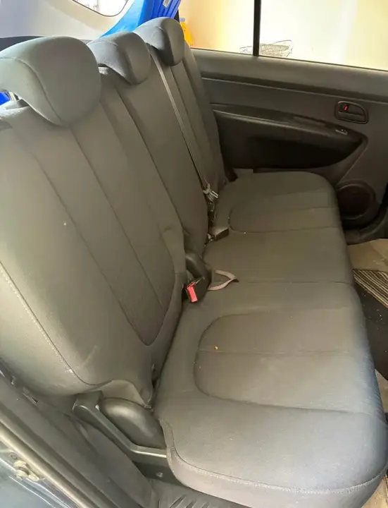 Kia Rondo 2009 photo 3