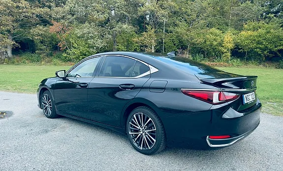 Lexus Es300H 2023 photo 2