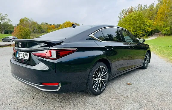 Lexus Es300H 2023 photo 3
