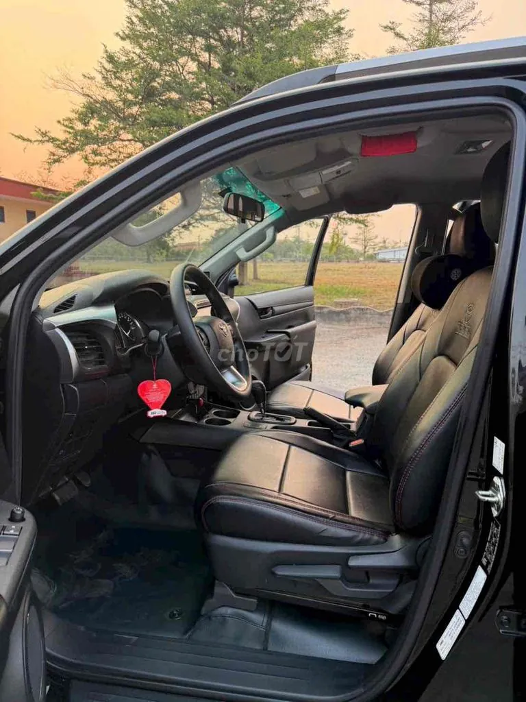 Toyota Hilux 2024 photo 5