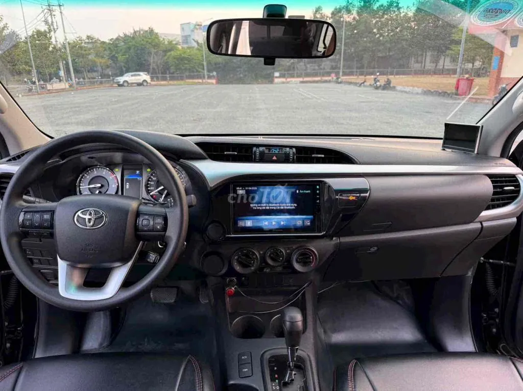 Toyota Hilux 2024 photo 2