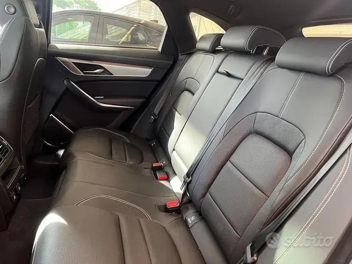 Jaguar F-Pace 2024 photo 5