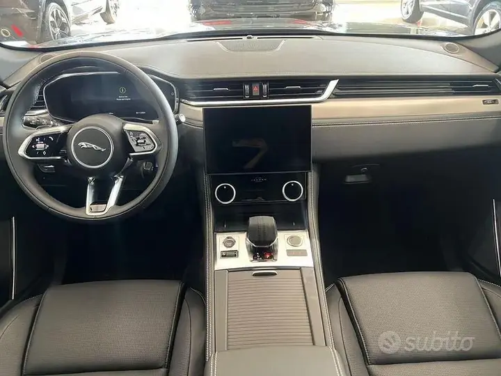 Jaguar F-Pace 2024 photo 4