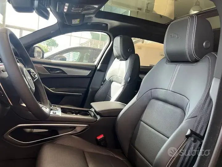 Jaguar F-Pace 2024 photo 3