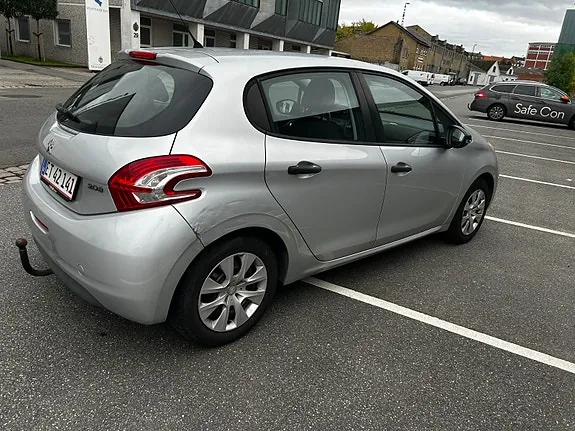 Peugeot 208 2012 photo 5