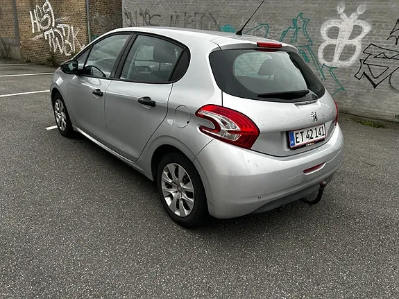Peugeot 208 2012 photo 4