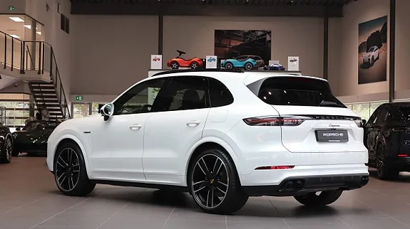 Porsche Cayenne 2023 photo 2