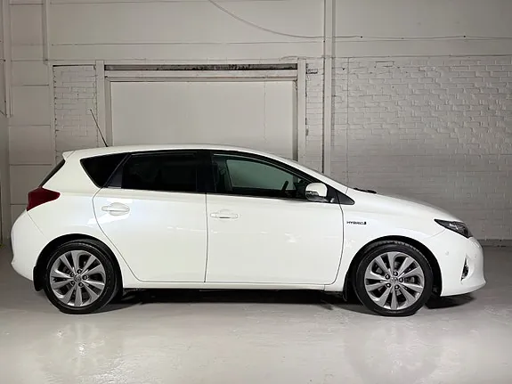 Toyota Auris 2014 photo 5