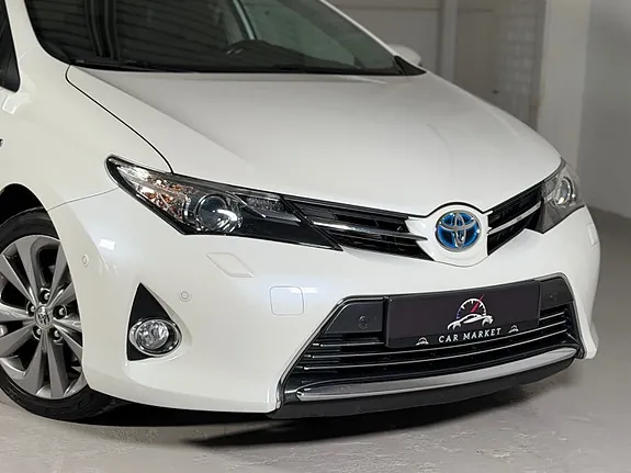 Toyota Auris 2014 photo 2