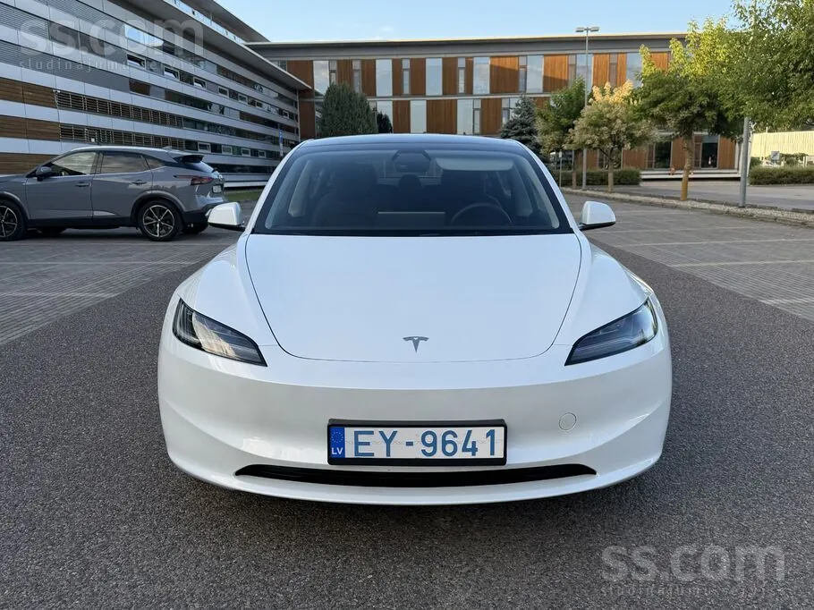 Tesla Model 3 2024 photo 2