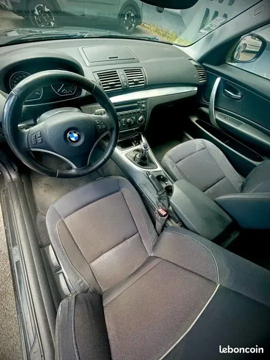 BMW 1 Series 2010 photo 2