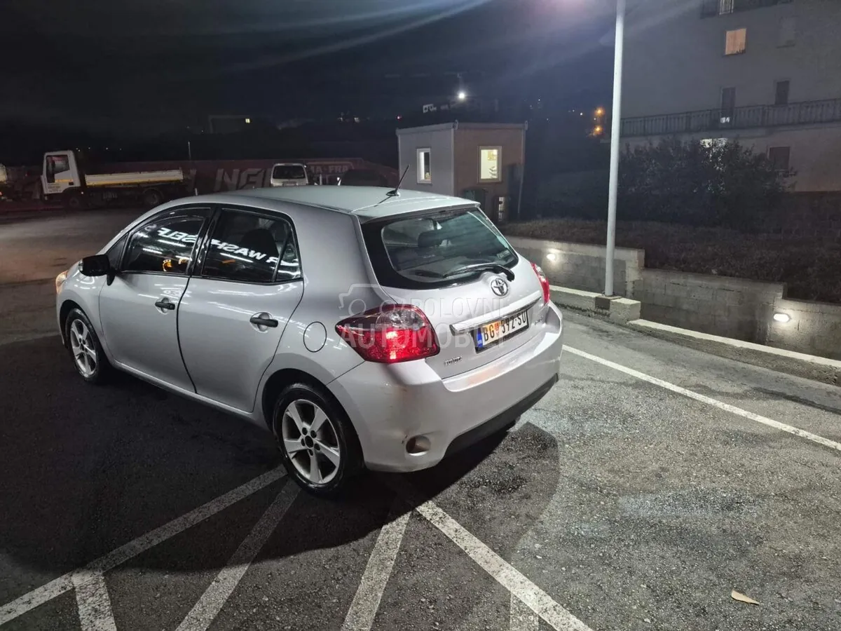 Toyota Auris 2011 photo 3