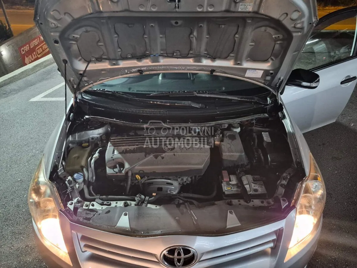 Toyota Auris 2011 photo 4