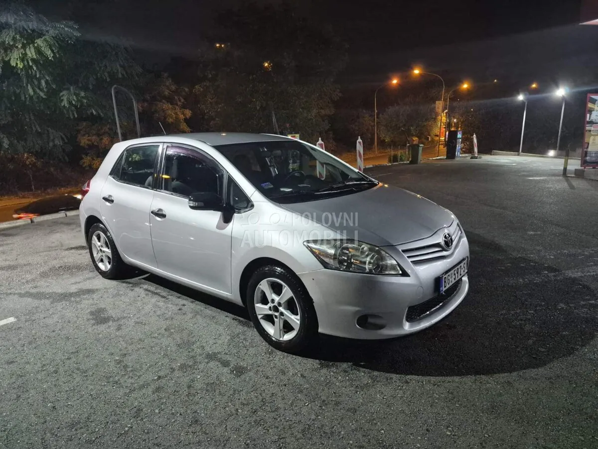Toyota Auris 2011 photo 2