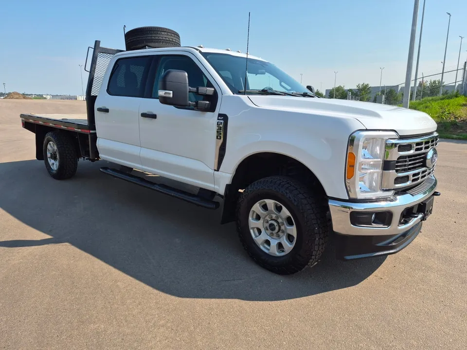Ford F350 2023 photo 2