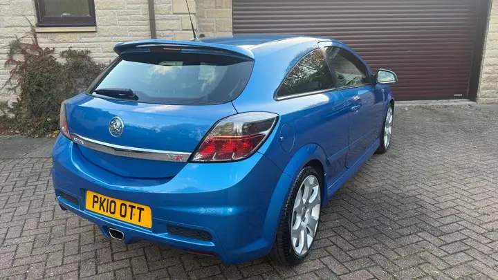 Vauxhall Astra 2010 photo 3