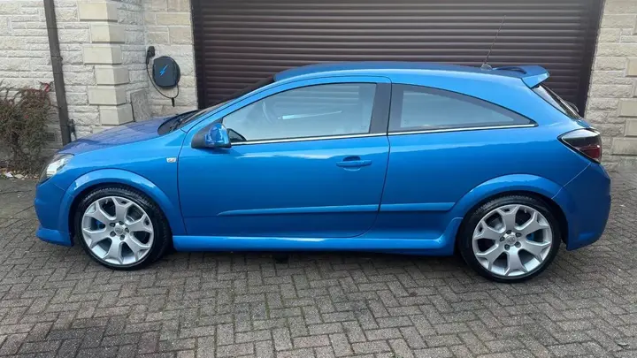 Vauxhall Astra 2010 photo 5