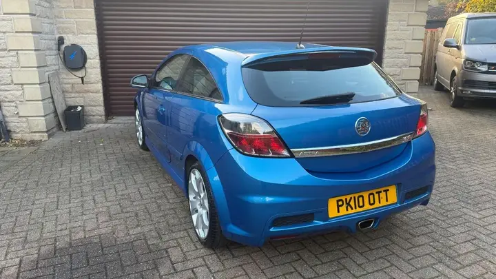 Vauxhall Astra 2010 photo 4