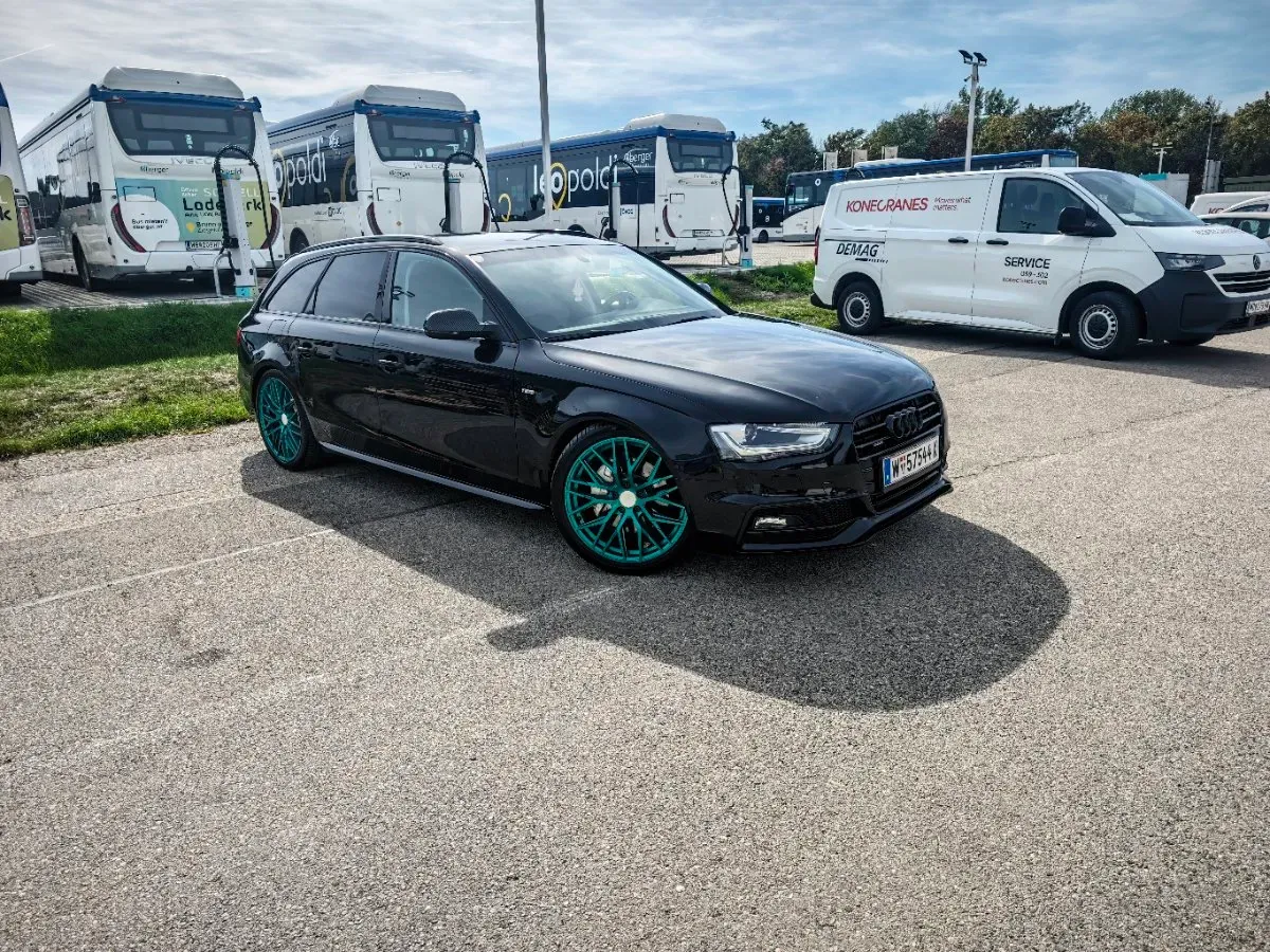 Audi A4 2015 photo 2