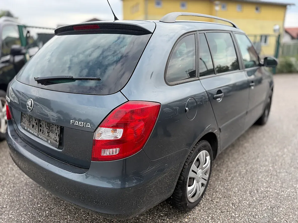 Skoda Fabia 2015 photo 3