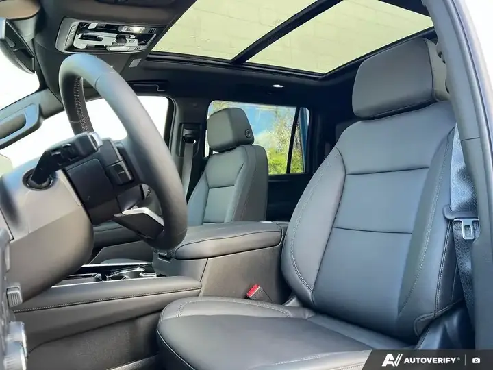 Chevrolet Suburban 2026 photo 2