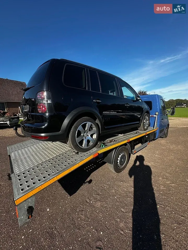 Volkswagen Touran 2009 photo 2