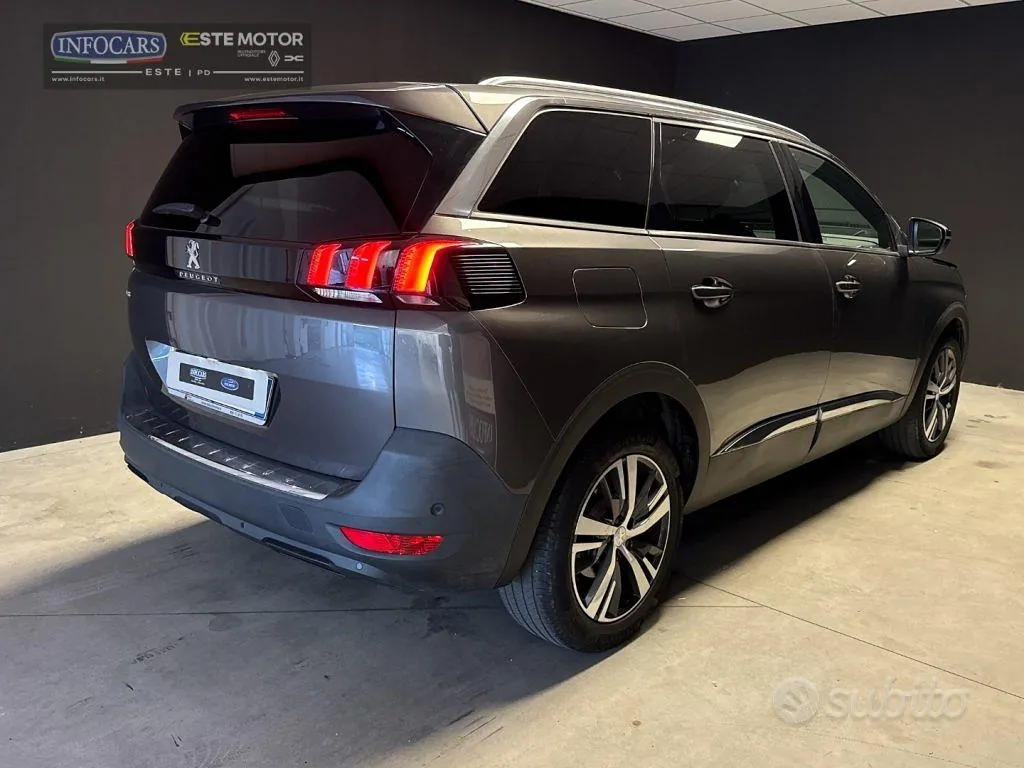 Peugeot 5008 2023 photo 4